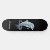 Chique moderne dolfijn en schrift op zwart persoonlijk skateboard (Horizontaal)