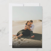 Chique moderne foto zwart & wit bruiloft kaart (Achterkant)