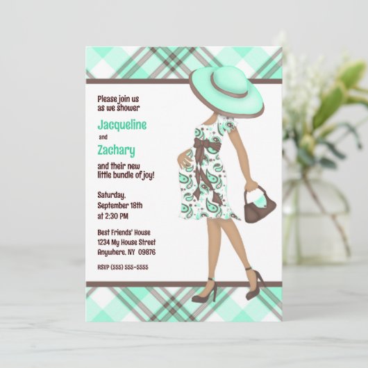 Chique Mom-to-Be (donkere huid) Green Plaid Baby s Kaart (Staand voorkant)