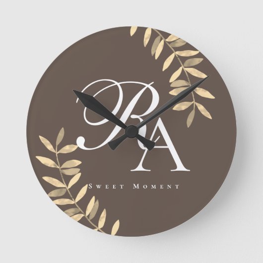 Chique Monogram Bruin Ronde Klok (Voorkant)