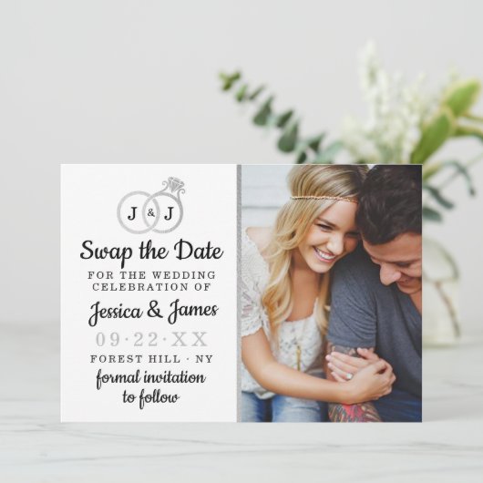 Chique Monogram Trouwringen Bewaar of Verwissel de Save The Date (Staand voorkant)