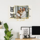 Chique Monogrammed Modern Wij zijn familie Foto Poster (Thuiskantoor)