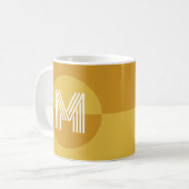 Chique mosterd geel geometrisch modern monogram koffiemok (Voorkant links)