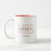 Chique Nieuwe MRS Aangepaste Naam Trouwdatum Blush Tweekleurige Koffiemok (Links)
