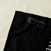 Chique Nieuwgetrouwd Monogram Namen Zwart Wit Strandlaken (In situ)