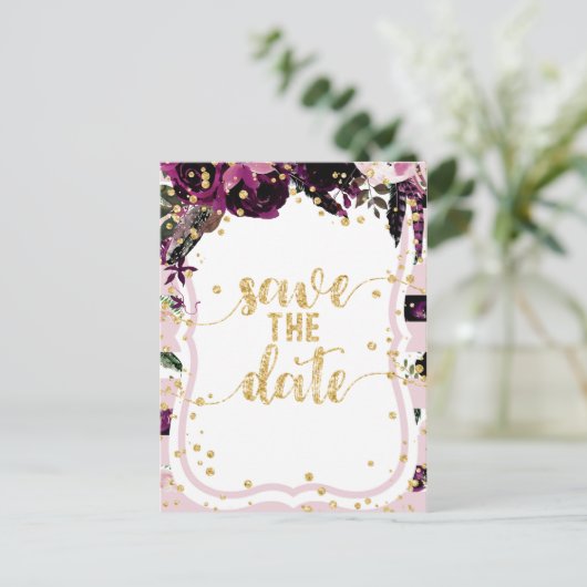 Chique Paarse Bloemen & Goud Bruiloft Save the Dat Aankondigingskaart (Staand voorkant)