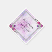 Chique Paarse Bloemen & Zilveren Bruiloft Monogram Servet (Hoek)