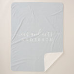 Chique Pasgetrouwd Mr Mrs Ijsblauw Monogram Sherpa Deken<br><div class="desc">Chique, moderne monogram sherpa deken met de tekst Mijnheer en Mevrouw in witte elegante script op een ijsblauwe achtergrond. Voeg eenvoudig uw getrouwde naam toe. De kleur ijsblauw wordt gebruikt voor dit stijlvolle ontwerp. Perfect luxe cadeau voor het pasgetrouwde stel. Als u hulp nodig heeft of bijpassende producten, neem dan...</div>