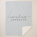 Chique Pasgetrouwd Mr Mrs Ijsblauw Monogram Sherpa Deken<br><div class="desc">Chique, moderne monogram gesherpa deken met de tekst Dhr. en Mevrouw in off-zwart elegant schrift op een ijsblauwe achtergrond. Voeg eenvoudig uw getrouwde naam toe. De kleur ijsblauw wordt gebruikt voor dit stijlvolle ontwerp. Perfect luxe cadeau voor het pasgetrouwde stel. Exclusief voor u ontworpen door Happy Dolphin Studio. Als u...</div>