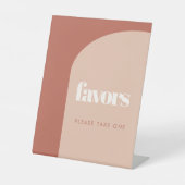 Chique perzik terracotta boog bruiloft gunsten reclamebord met voetstuk (Voorkant)