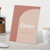 Chique perzik terracotta boog bruiloft gunsten reclamebord met voetstuk (Insitu)