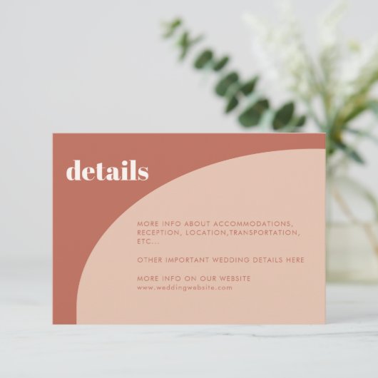 Chique perzik terracotta boog trouwgegevens kaart (Staand voorkant)