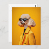 Chique Poedel in zonnebril en gele jas Briefkaart (Voorkant / Achterkant)