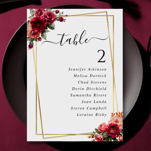 Chique rode bloemenfaux gouden bruiloft zitgrafiek