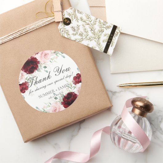 Chique rood bordeaux blozen roze rozen bloemenbrui ronde sticker (Geschenken)