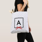 Chique rood lint polka dot patroon monogram tote bag (Dichtbij)