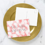 Chique roze bokeh lampjes faux zilver je bent gewe briefkaart<br><div class="desc">Chique motivatie briefkaart met de woorden "You Are Amazing" in faux silver folie tegen een roze bokeh lampjes patroonachtergrond. Klik op de knop "Aanpassen" om tekst aan de kaart toe te voegen. *Het Zazzle-watermerk dat in het zoomvoorbeeld wordt weergegeven, wordt NIET weergegeven op het uiteindelijke afgedrukte product. © Rozenhout en...</div>