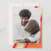 Chique Roze en Oranje 70er Retro Strepen Bruiloft Save The Date (Voorkant)