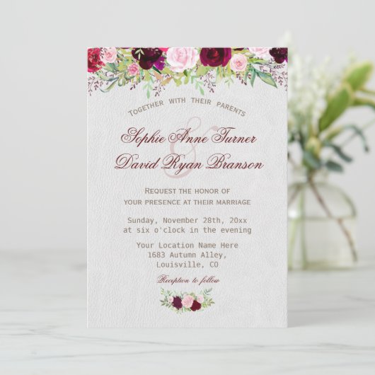 Chique Rustieke Burgundy Marsala Bloemachtige Trou Kaart (Staand voorkant)