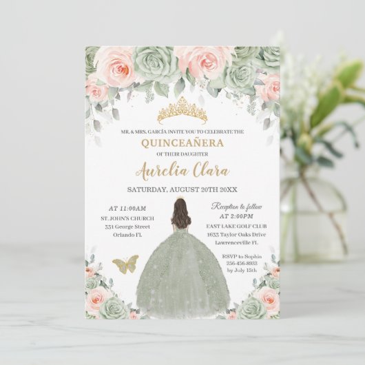 Chique Sagegroene Blush Bloemige Gouden Quinceañer Kaart (Staand voorkant)