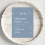 Chique Script Dusty Blue bruiloft receptie Menu<br><div class="desc">Chique stoffige blauwe bruiloft receptie diner menu met "menu" in een stijlvol wit kalligrafie script met swashes,  uw aangepaste menu in eenvoudige moderne witte typografie,  uw voornamen verbonden door een hart en uw ontvangstdatum.</div>
