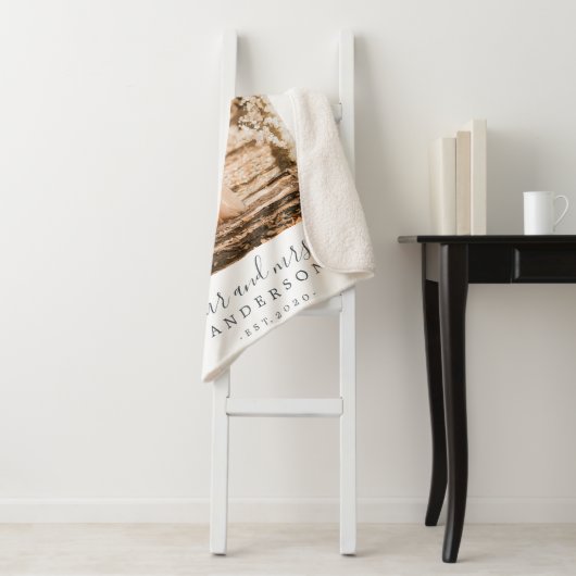 Chique Script Pas getrouwd Mr. Mrs Monogram Foto Sherpa Deken (In situ)