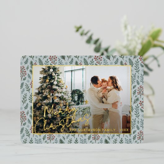 Chique seizoensgroeten op Holly Berries Gold Folie Feestdagenkaart (Staand Voorkant)