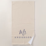Chique Toekomst Mijn Ivory Monogram Strandlaken<br><div class="desc">Chique ivoorkleurige badhanddoek met monogram en de tekst Mr in navyblauw elegante schriftcalligrafie. U kunt deze luxe badhanddoek personaliseren met uw achternaam na het huwelijk. Een perfect cadeau voor pasgetrouwde stellen met de bijpassende badhanddoek voor Mrs of voor de bruidsjonker. Exclusief voor u ontworpen door Happy Dolphin Studio. Als u...</div>