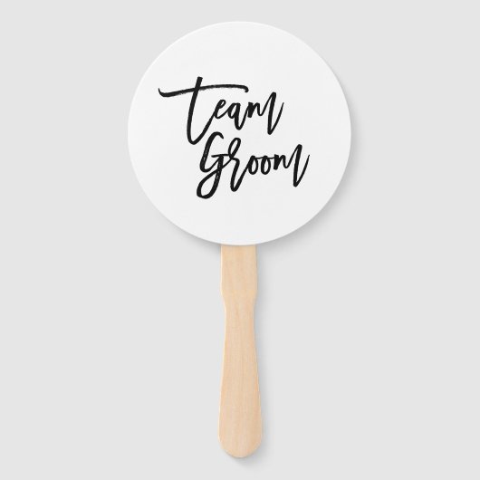 Chique Trendy Zwart Borstel Script Team Groom Hand Handwaaier (Voorkant)