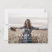 Chique Typografie Afstudeerder Foto Afstuderen Bedankkaart (Voorkant)