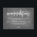 Chique Typografie Chalkboard Bruiloft Accommodatie Informatiekaartje<br><div class="desc">Deze stijlvolle accommodatiekaart is voorzien van stijlvolle lettertypen en een krijtbordachtergrond.</div>