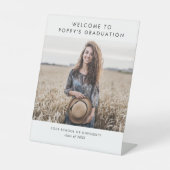 Chique Typografie Foto Graduation Party Welkom Reclamebord Met Voetstuk (Voorkant)