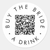 Chique typografie Koop bruid een drankje QR-code c Ronde Sticker (Voorkant)