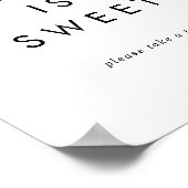 Chique typografie Liefde is zoet huwelijksbord Poster (Hoek)