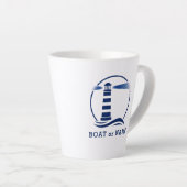 Chique vuurtoren met uw boot of naam 2 zijdig latte mok (Rechterhoek)