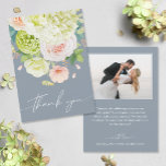 Chique Waterverf Bloemen Trouwfoto Bedankkaart<br><div class="desc">Mooie waterverf van witte en groene hortensia's met roze en crème rozen,  madeliefjes,  kleine bloesems en bladeren zijn te zien op de voorkant van deze stoffige blauwe bruiloft bedankjes. Uw foto en bericht zijn op de achterkant afgedrukt. OVEREENKOMENDE objecten in ons collectie.</div>