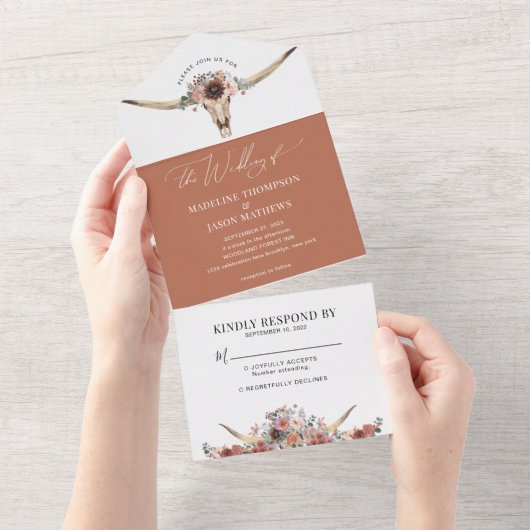 Chique Western Boheemse Bloemen Koe Schedel Bruilo All In One Uitnodiging (Afscheurbaar)