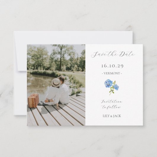 Chique wit paar foto bloemige hortensia save the date (Voorkant)