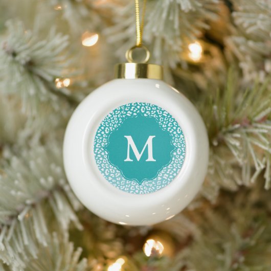 Chique witte luipaardvlekken op turquoise monogram keramische bal ornament (Boom)
