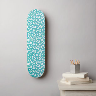 Chique witte luipaardvlekken op turquoise persoonlijk skateboard