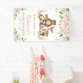 Chique Woodland Dieren Roze Bloemenachtergrond Wel Spandoek (Insitu)