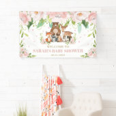 Chique Woodland Dieren Roze Bloemenachtergrond Wel Spandoek (Insitu)