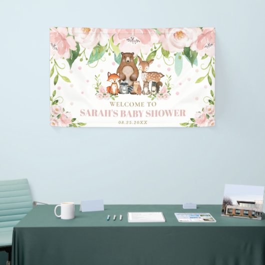 Chique Woodland Dieren Roze Bloemenachtergrond Wel Spandoek (Beurs)