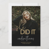 Chique zwart goud script ze deed het foto Afstuder Aankondiging (Voorkant)