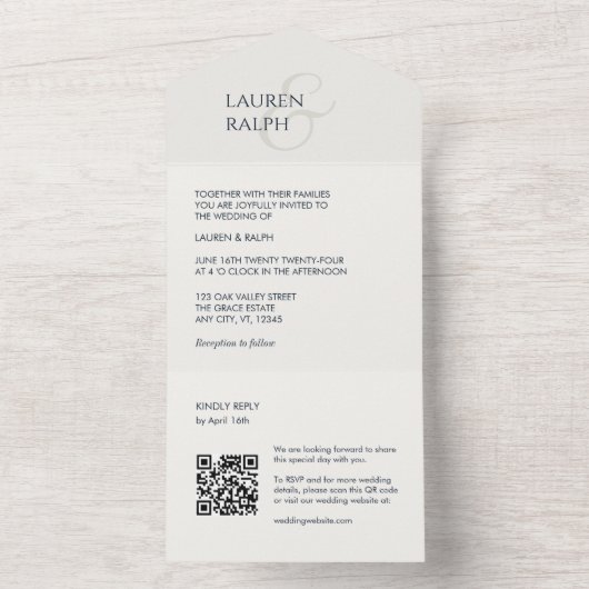 Chique Zwart & Ivoor Monogram Initialen All In One Uitnodiging (Binnen)