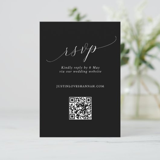 Chique Zwart & Wit Romantisch Script Huwelijk QR C RSVP Kaartje (Staand voorkant)