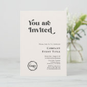 Chique zwart-wit typografie U bent uitgenodigd Kaart (Staand voorkant)