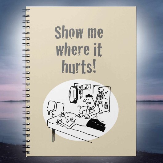Chiropractor behandelt een Patient Funny Cartoon Notitieboek