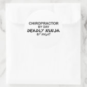 Chiropractor Deadly Ninja bij nacht Ronde Sticker (Tas)