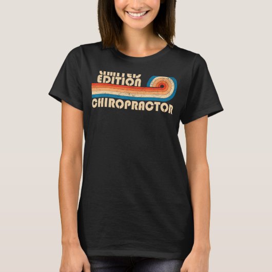 CHIROPRACTOR Funny Job Title Vademdag W T-shirt (Voorkant)